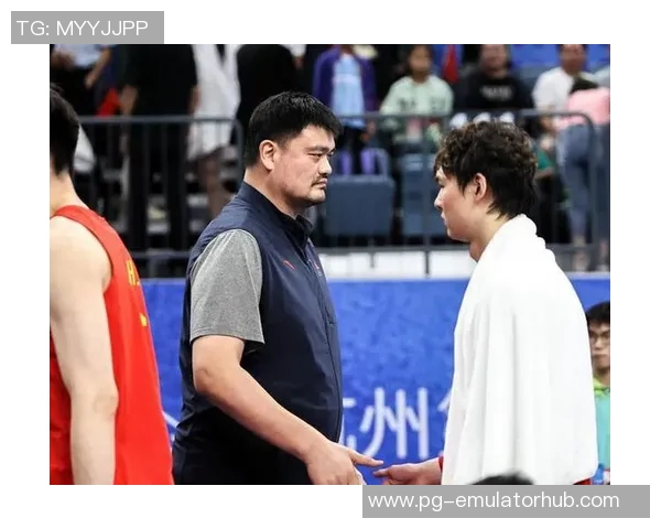 姚明隔篮绝技展现巨人风范助力球队逆转胜利的精彩瞬间